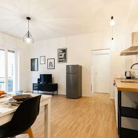 Easylife - Ampio E Luminoso Bilocale In Affascinante Quartiere Nolo Apartment *